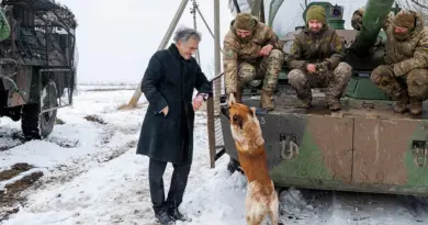 Bernard-Henri Lévy : « Il faut montrer l’horreur de la guerre en Ukraine »
